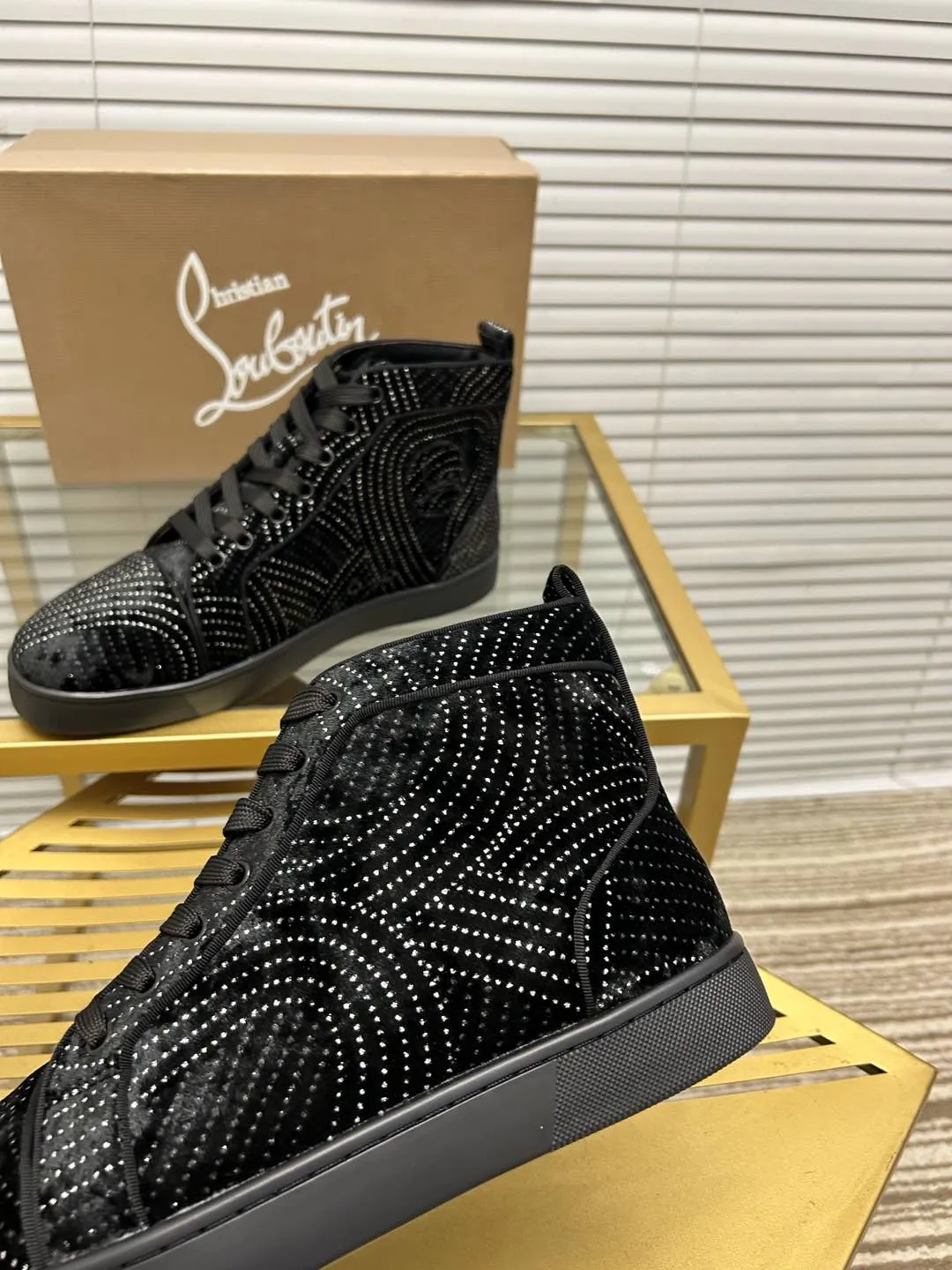 (Customized model) Ex-factory price is 560. christian louboutin (CL red sole shoes) counter series, casual sneakers for couples 📢 📢 📢 Exclusive hot style release 🎈🎈💪 Movable latex feet 👻 Finished outsole line [Proud] 😝Female 35-40# Male 38#-46, global supply😝 [Top version]: Original imported genuine leather upper, top original leather lining, original molded TPU outsole, original 1:1 detail processing, original shoe last,